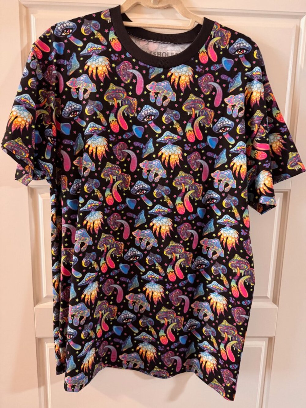 Black Multicolor Mushroom Printed Short Sleeve T-Shirt, LARGE, NWOT